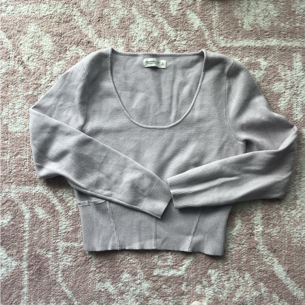 Abercrombie & Fitch Light Gray Scoop Neck Sweater